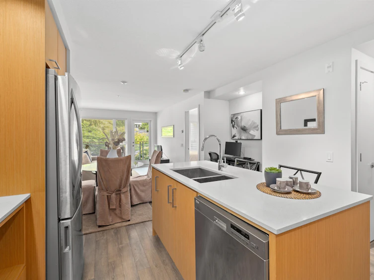 213-221 E 3rd Street, North Vancouver, BC, V7L 0C1 - 11