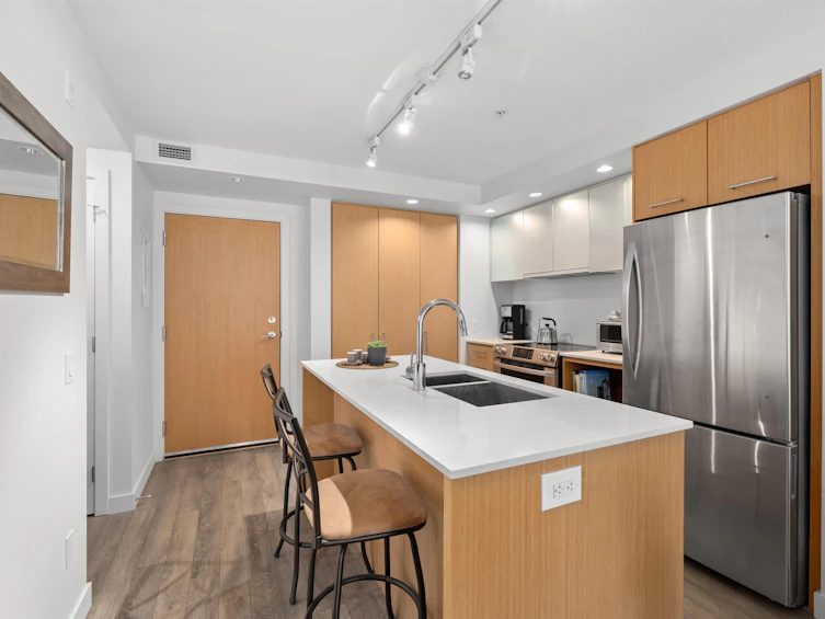 213-221 E 3rd Street, North Vancouver, BC, V7L 0C1 - 8