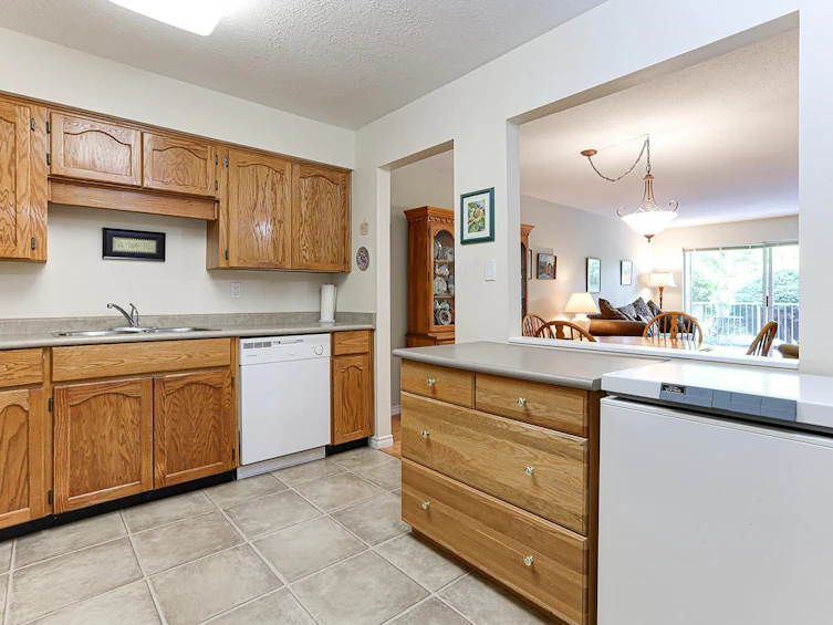 105-1459 Blackwood Street, Surrey, BC, V4B 3V6 - 11