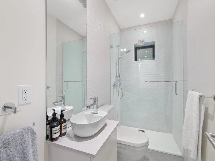 778 E 27th Avenue, Vancouver, BC, V5V 2K9 - 27