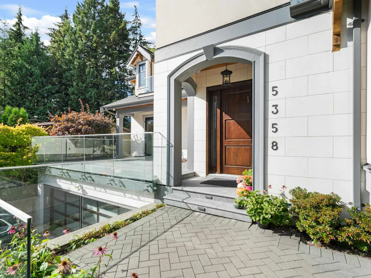 5358 Malaspina Place, North Vancouver, BC, V7R 4M1 - 35