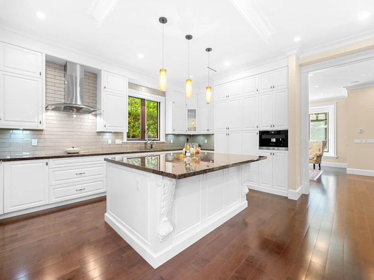 5358 Malaspina Place, North Vancouver, BC, V7R 4M1 - 10
