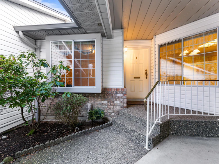 4-3351 Horn Street, Abbotsford, BC, V2S 7J9 - 2