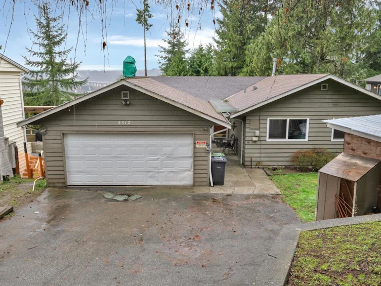 2512 Penshurst Court, Coquitlam, BC, V3K 5S1 - 2
