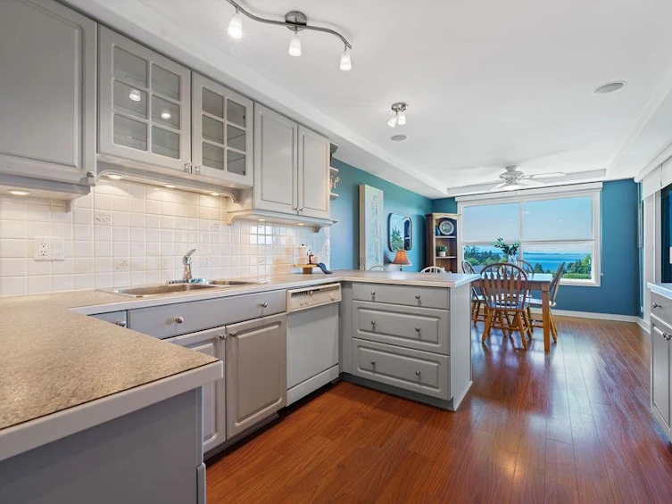 306-1725 128 Street, Surrey, BC, V4A 3V2 - 2
