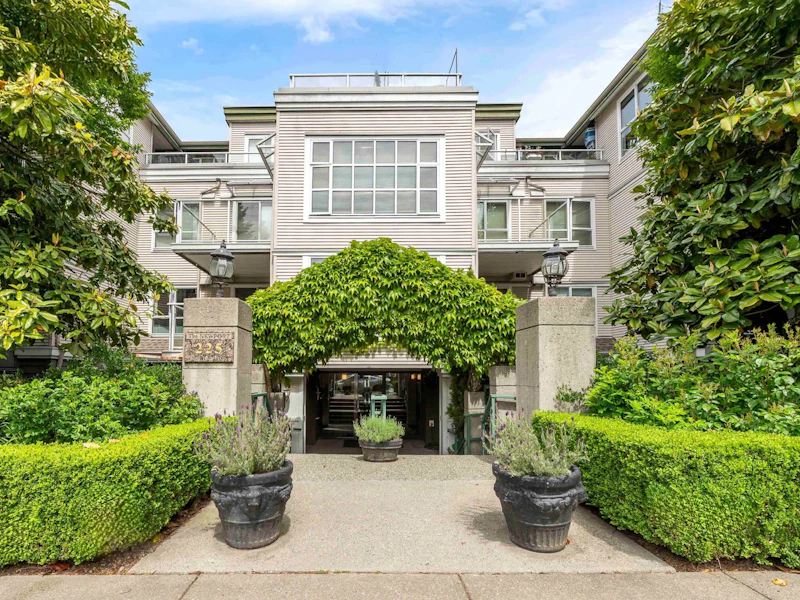 202 - 225 E 19th Avenue, Vancouver BC V5V 1J3