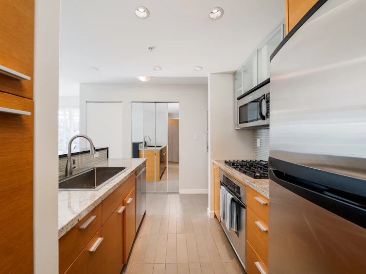 1003-980 Cooperage Way, Vancouver, BC, V6B 0C3 - 11