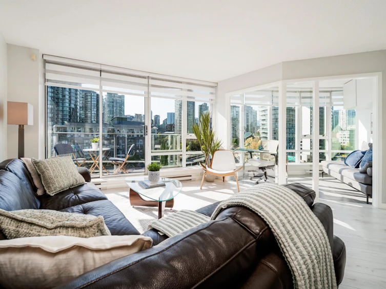 1003-980 Cooperage Way, Vancouver, BC, V6B 0C3 - 2