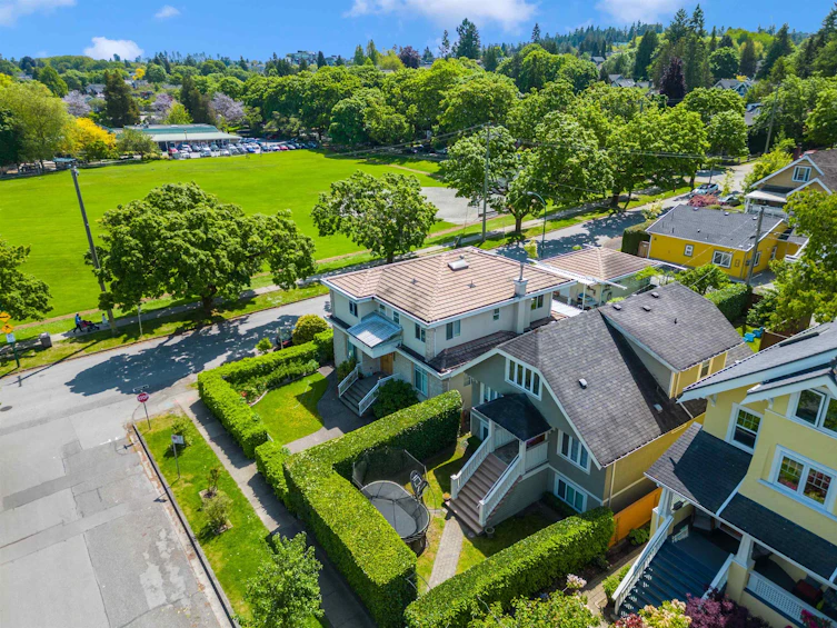 908 W 21st Avenue, Vancouver, BC, V5Z 1Z1 - 3
