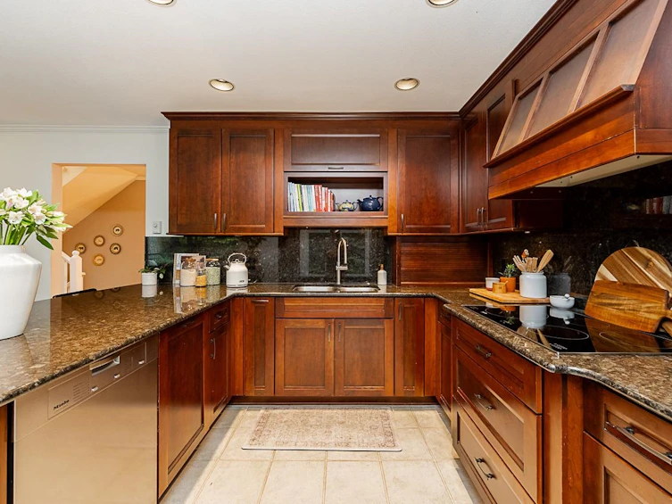 1174 Strathaven Drive, North Vancouver, BC, V7H 2Z6 - 5