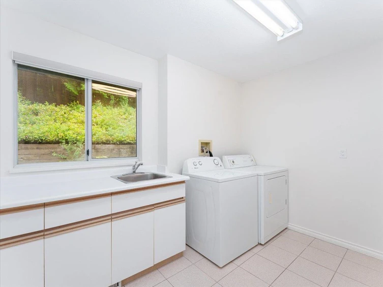 3965 Braemar Place, North Vancouver, BC, V7N 4M8 - 32
