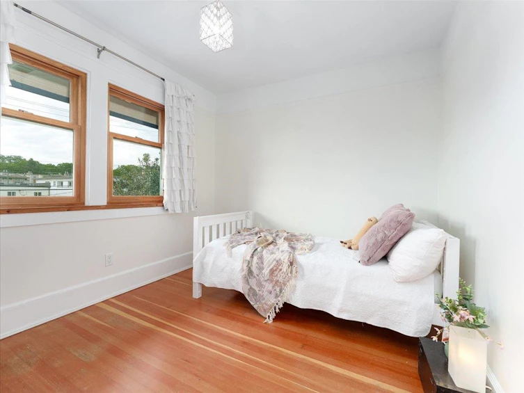 2391 W 10th Avenue, Vancouver, BC, V6K 2J2 - 18