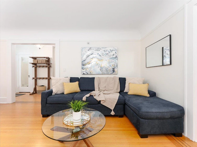 2391 W 10th Avenue, Vancouver, BC, V6K 2J2 - 5
