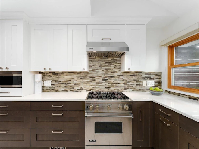 2391 W 10th Avenue, Vancouver, BC, V6K 2J2 - 11