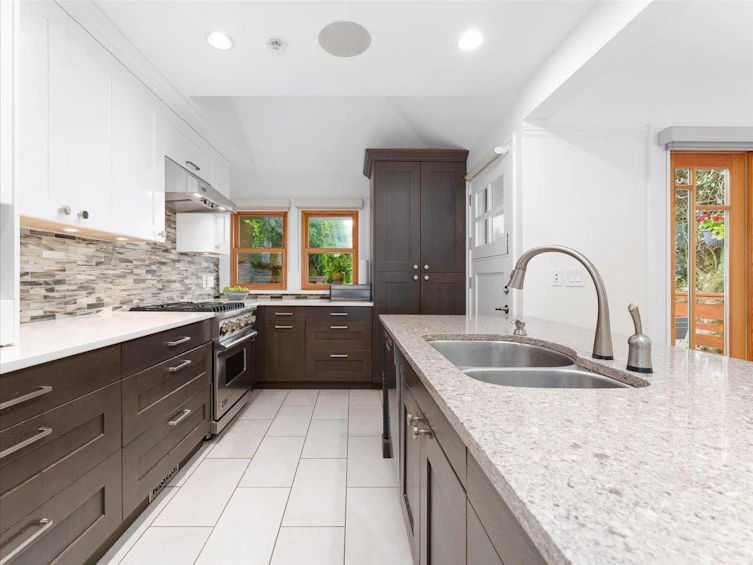 2391 W 10th Avenue, Vancouver, BC, V6K 2J2 - 7