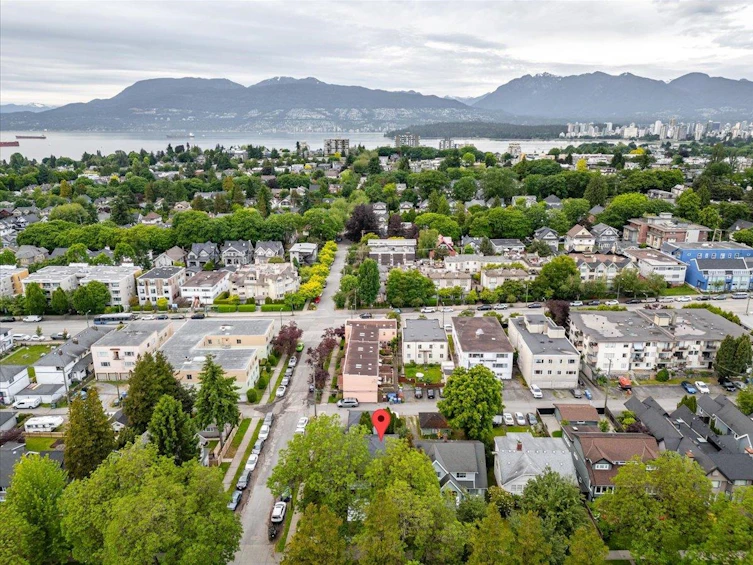 2391 W 10th Avenue, Vancouver, BC, V6K 2J2 - 39