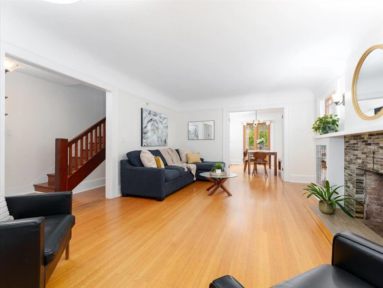 2391 W 10th Avenue, Vancouver, BC, V6K 2J2 - 4