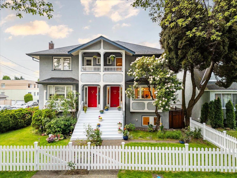 2391 W 10th Avenue, Vancouver BC V6K 2J2