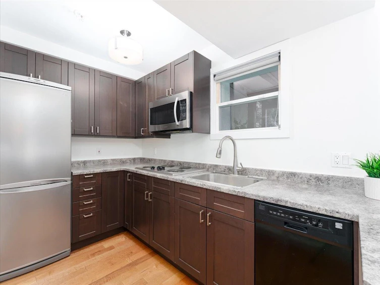 2391 W 10th Avenue, Vancouver, BC, V6K 2J2 - 28
