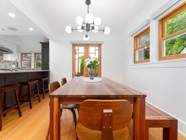 2391 W 10th Avenue, Vancouver, BC, V6K 2J2 - 6