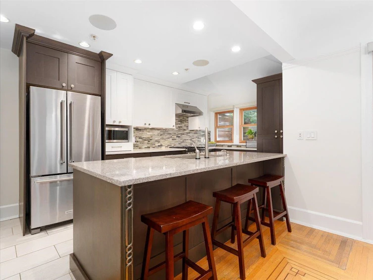 2391 W 10th Avenue, Vancouver, BC, V6K 2J2 - 9