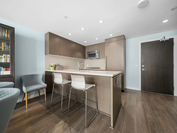 901-112 E 13 Street, North Vancouver, BC, V7L 0E4 - 2