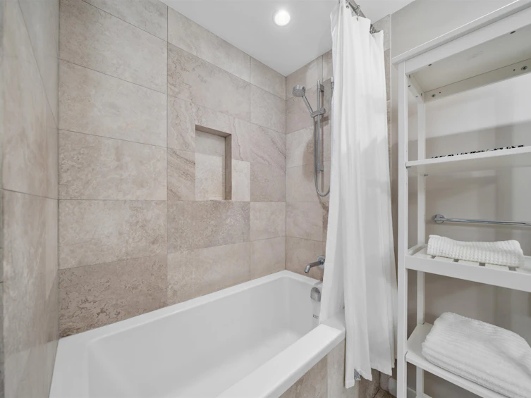 901-112 E 13 Street, North Vancouver, BC, V7L 0E4 - 13