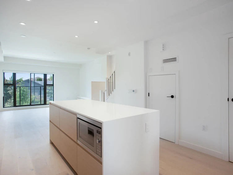 586 W 28th Avenue, Vancouver, BC, V5Z 2H1 - 2