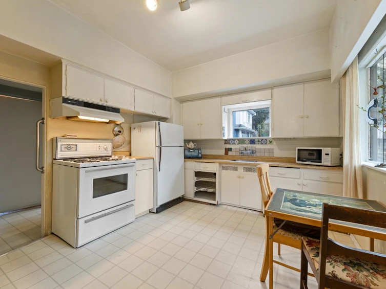 520 Salsbury Drive, Vancouver, BC, V5L 3Z7 - 10