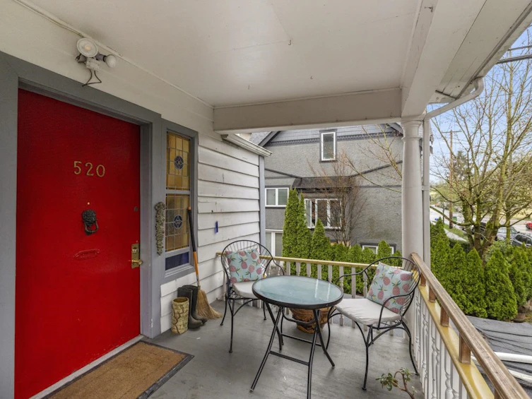 520 Salsbury Drive, Vancouver, BC, V5L 3Z7 - 4