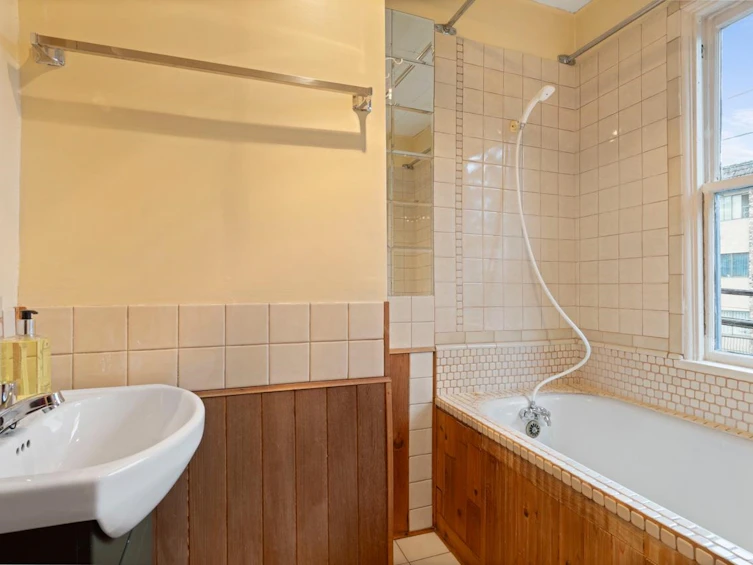 520 Salsbury Drive, Vancouver, BC, V5L 3Z7 - 16