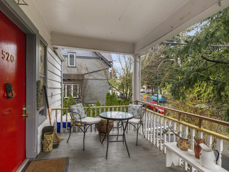 520 Salsbury Drive, Vancouver, BC, V5L 3Z7 - 3
