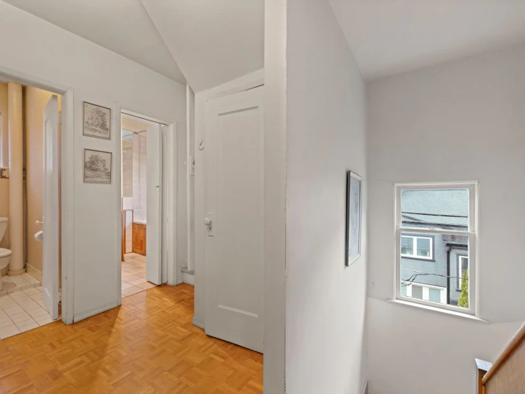 520 Salsbury Drive, Vancouver, BC, V5L 3Z7 - 15