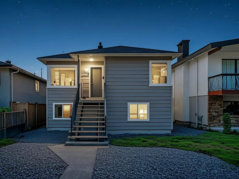 3278 Parker Street, Vancouver BC V5K 2V8