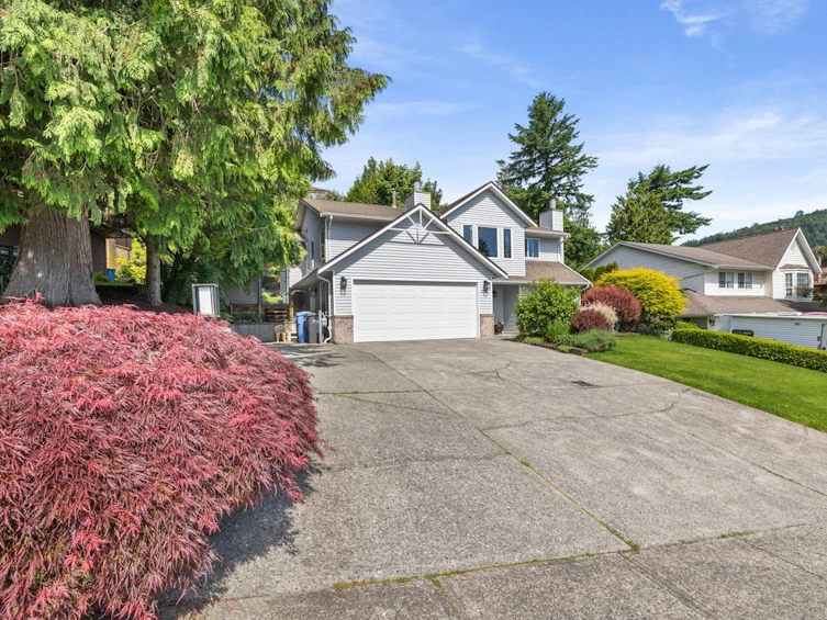 2223 Mountain Drive, Abbotsford, BC, V3G 1E2 - 2