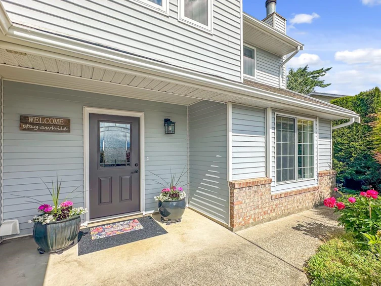 2223 Mountain Drive, Abbotsford, BC, V3G 1E2 - 3