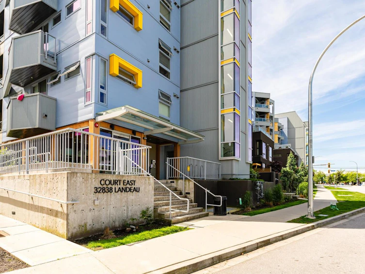 304-32838 Landeau Place, Abbotsford, BC, V2S 0M6 - 2