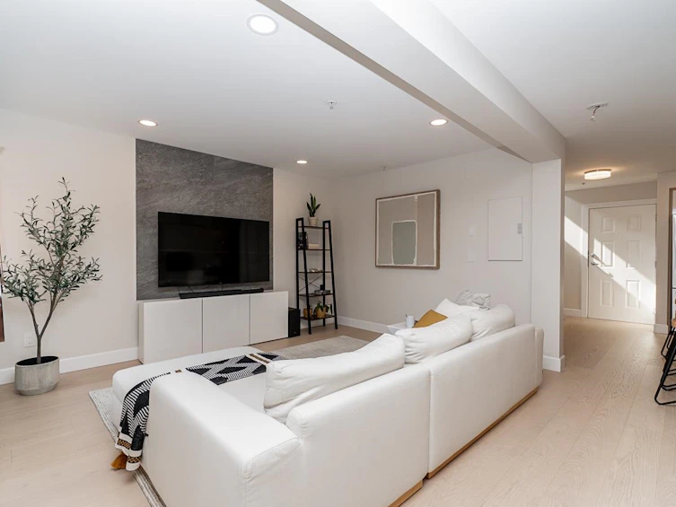 103-345 Lonsdale Avenue, North Vancouver, BC, V7M 3M9 - 2