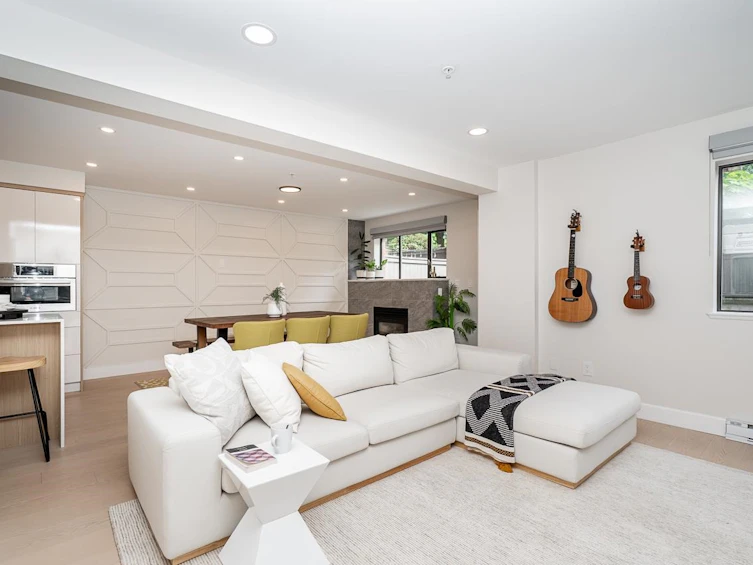 103-345 Lonsdale Avenue, North Vancouver, BC, V7M 3M9 - 4