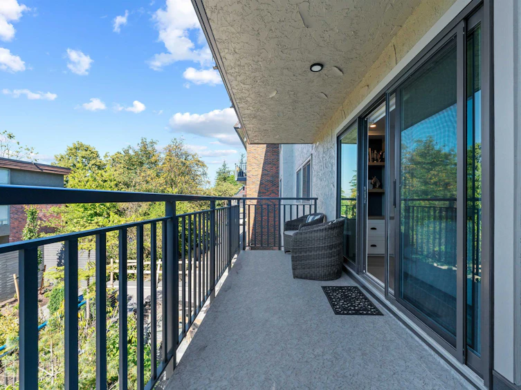 215-2121 W 6th Avenue, Vancouver, BC, V6K 1V5 - 11