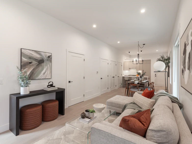 1071 Semlin Drive, Vancouver, BC, V5L 2N6 - 4