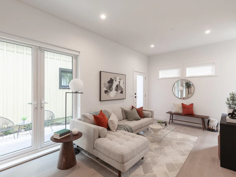 1071 Semlin Drive, Vancouver, BC, V5L 2N6 - 3
