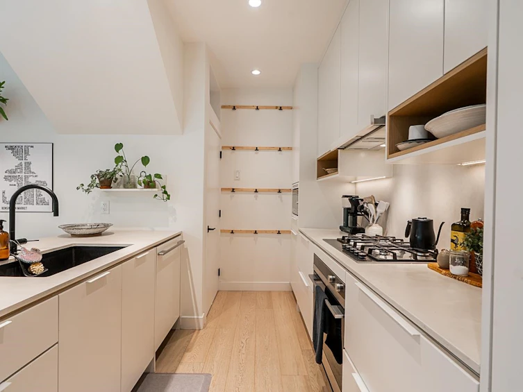 531 E 17th Avenue, Vancouver, BC, V5V 1B4 - 12