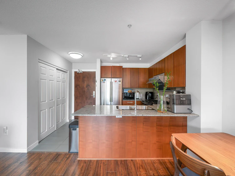 214-5885 Irmin Street, Burnaby, BC, V5J 0C2 - 3