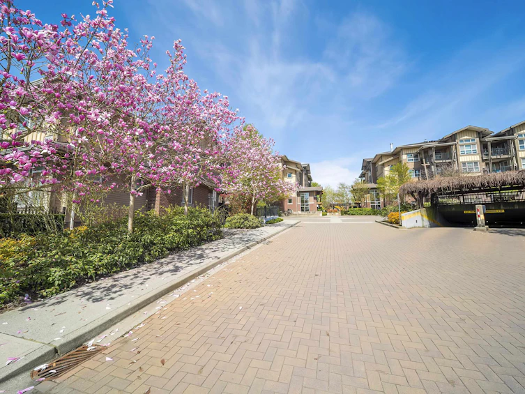 214-5885 Irmin Street, Burnaby, BC, V5J 0C2