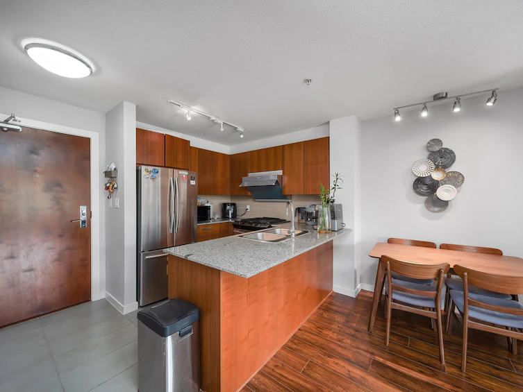 214-5885 Irmin Street, Burnaby, BC, V5J 0C2 - 2