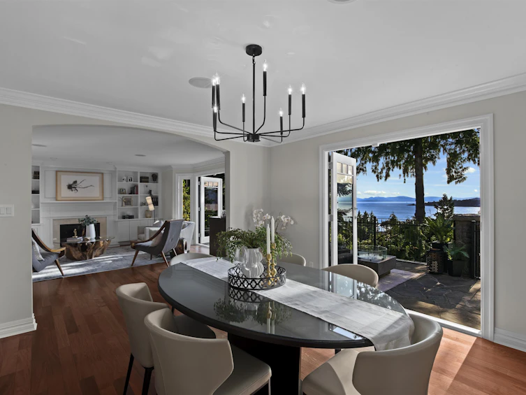 5340 Marine Drive, West Vancouver, BC, V7W 2P8 - 5