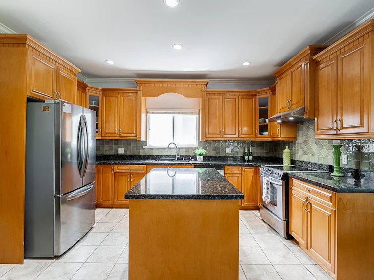 12259 98a Avenue, Surrey, BC, V3V 2J9 - 11