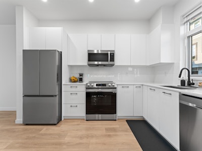 100-15235 Sitka Drive - 3
