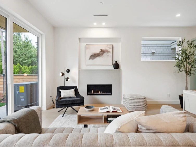 1-4748 Argyle Street, Vancouver, BC, V5N 3X8 - 4
